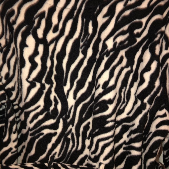Effeci womans 2X zebra print fleece jacket. - Picture 8 of 10
